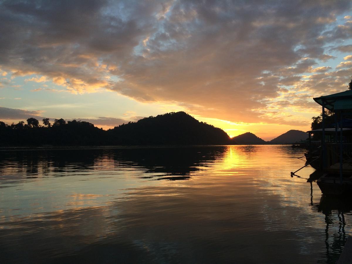 Pomelo Restaurant And Guesthouse - Fishermen & Tammarine Cottages Riverfront - Experience Nature, Culture And Adventure & Tailor-Made Tour Ban Khon Ngoại thất bức ảnh